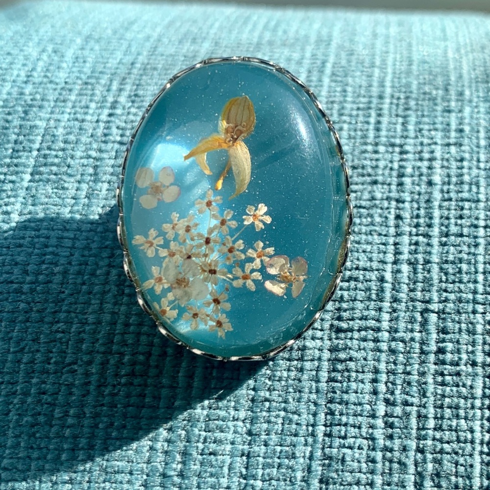 Vintage Pressed Flower Resin Pendant Brooch Pin Oval Boho Dried Floral Jewelry